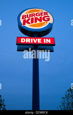 Berlino, Germania, il logo di una catena di fast food Burger King Foto Stock