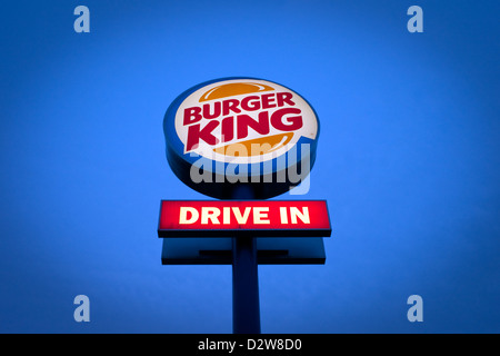 Berlino, Germania, il logo di una catena di fast food Burger King Foto Stock