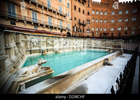 La Fonte Gaia in Il Campo a Siena, Toscana, Italia Foto Stock