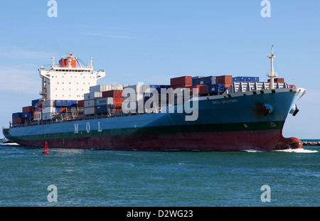 Nave da carico in arrivo a Miami, Stati Uniti d'America Foto Stock