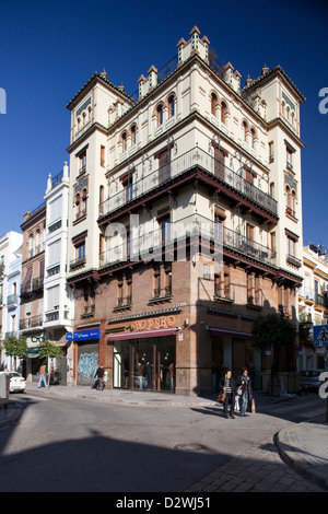 Siviglia, Spagna, tipica residenza sulla Calle de la Feria Foto Stock