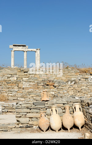 Delos. La Grecia. Quattro colonne di marmo appartenente al complesso della fondazione del Poseidoniasts di Berytos (Beirut). Foto Stock