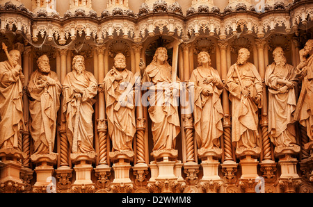 Gesù Cristo, discepoli, San Pietro, San Giovanni, statue Golthic Chiostro Monestir Monastero di Montserrat, Catalogna, Spagna Foto Stock