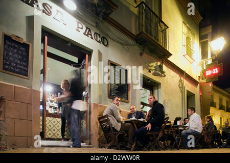 Siviglia, Spagna, un street cafe sulla piazza Alameda de Hercules Foto Stock