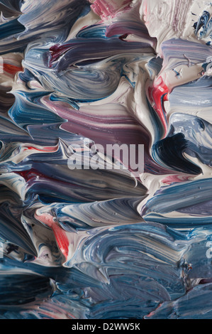Impasto dettaglio della pittura a olio pennellate e pallet coltello in una fitta trama di olio di semi di lino di vernici basate su alcune tele su misura Foto Stock