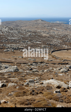 Delos. La Grecia. Vista panoramica dell'estremità sud dell'isola dalla vetta del Monte Kynthos. Foto Stock