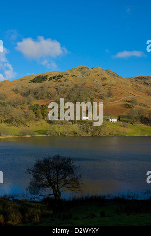 Loughrigg Tarn, vicino Skelwith Bridge, South Lakeland, Parco Nazionale del Distretto dei Laghi, Cumbria, England, Regno Unito Foto Stock