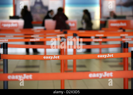 Schoenefeld, Germania, area di attesa prima di effettuare il check-in a easyJet Foto Stock