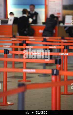 Schoenefeld, Germania, area di attesa prima di effettuare il check-in a easyJet Foto Stock