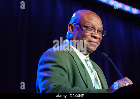 LINCOLN, CA - febbraio 2: Rodney Baker introduce fratello impolverata Baker al Sacramento Sports Hall of Fame al Thunder Valley Casino Resort a Lincoln, la California il 2 febbraio 2013 Foto Stock