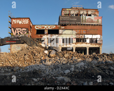 Berlino, Germania, lavori di demolizione sulla torre di vetro presso la ex fabbrica di vetro Foto Stock