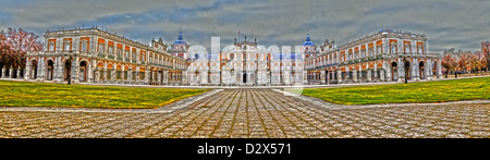 HDR drammatico quattro immagine resa di cucitura del Royal Palace Aranjuez Spagna Foto Stock