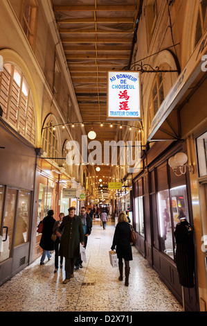 Parigi, Francia - il passaggio Choiseul nel 2° Arrondissement Foto Stock