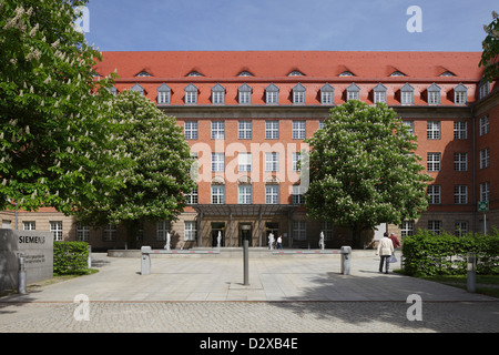 Berlino, Germania, presso l'edificio amministrativo della Siemens AG Nonnendammallee Foto Stock