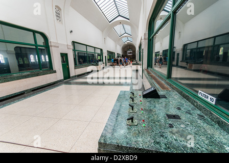 Il corridoio principale dell'art deco storico ispirato R.C. Harris acqua comunale impianto di filtrazione in Toronto Ontario Canada Foto Stock