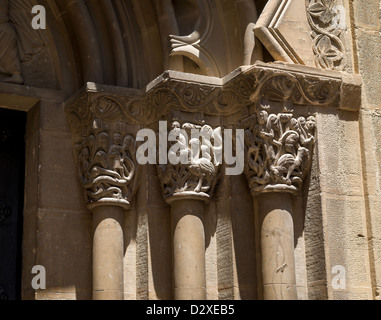 Particolare del portale del monastero di San Pedro El Viejo in Heusca, Aragona, Spagna Foto Stock