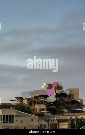 Marques de Riscal winery di El Ciego village, La Rioja, Spagna Foto Stock