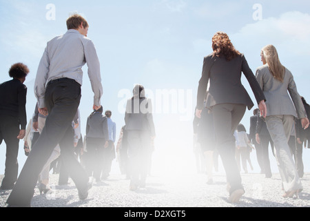 La gente di affari a piedi Foto Stock