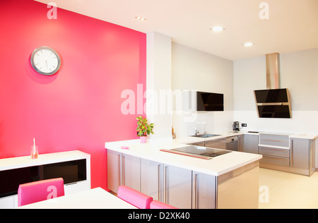 Il lusso moderno e la cucina e la sala da pranzo Foto Stock