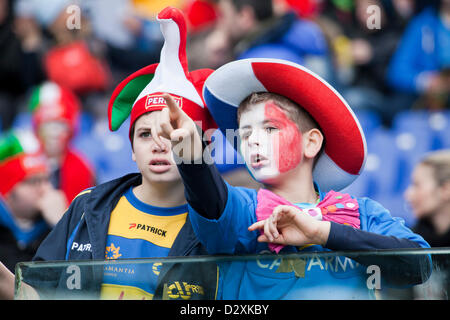 Il 3 febbraio 2013. Sei Nazioni di rugby. Italia vs Francia. Due giovani fan prima della partita in Stadio Olimpico . Roma, Italia. 3/2/2013 Foto Stock