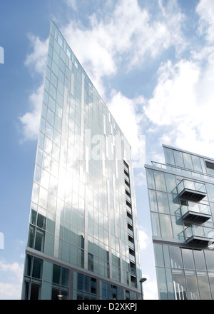 Greenwich Creekside, Londra, Regno Unito. Architetto: scudiero + Partner, 2012. Il pannello di vetro facciata con sky riflessione. Foto Stock