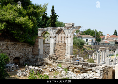 Roman Agora. Atene. La Grecia. Tre Archi di edificio dedicato ad Atena Archegetis e Divi Augusti (insultato imperatori romani). Foto Stock