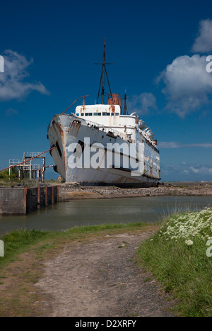 Il TSS Duca di Lancaster, nave passeggeri, Mostyn Docks, sul fiume Dee, a nord-est del Galles Foto Stock