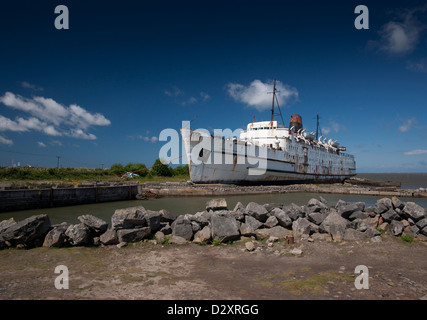 Il TSS Duca di Lancaster, nave passeggeri, Mostyn Docks, sul fiume Dee, a nord-est del Galles Foto Stock