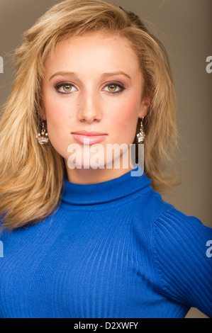 Ragazza adolescente in un studio dannoso, Stowe Vermont, USA Foto Stock