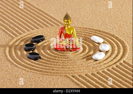 Giappone Zen Garden con il Buddha figura Foto Stock