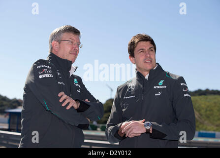 Jerez de la frontera, Spagna. 4° febbraio 2013. Motorsports: FIA Formula One World Championship 2013, F1 Test Jerez, la Mercedes GP di lancio, Ross Brawn e Toto Wolff (Mercedes) Foto Stock