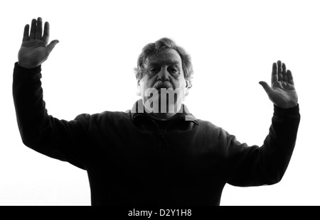 L'uomo essere arrestato con le mani in alto Foto Stock