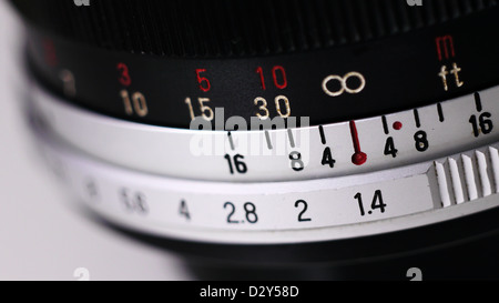 Vintage obiettivo di messa a fuoco manuale per SLR (reflex a lente singola telecamera). Foto Stock