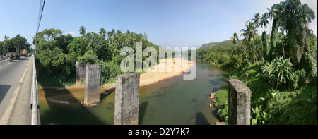 Kitulgala, Sri Lanka, il fiume Kelani, location del film, il Ponte sul Fiume Kwai- Foto Stock