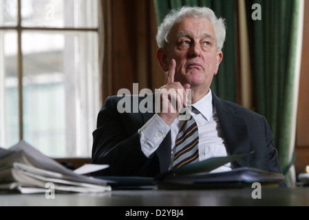 Tam Dalyell, è un partito laburista britannico politico che è stato un membro del Parlamento (MP) in House of Commons dal 1962 al 2005 Foto Stock