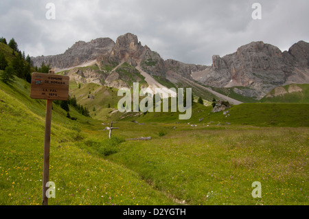 Marmolada e praterie, Fuciade, Soraga, Dolomiti, Trentino Alto Adige, Italia Foto Stock