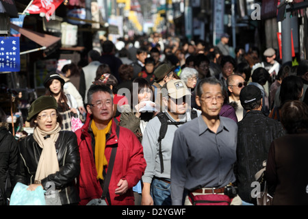 Kamakura, Giappone, le persone nella città Foto Stock