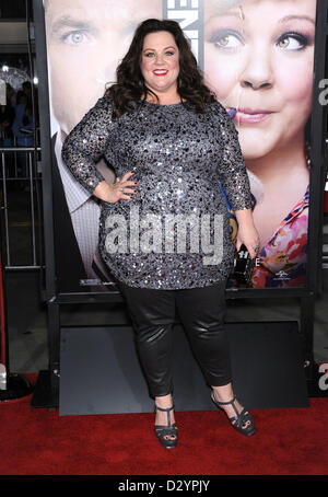 Febbraio 4, 2013 - Hollywood, California, Stati Uniti - Melissa McCarthy arriva per la premiere del film "Il ladro di identità" presso il teatro del villaggio. (Immagine di credito: credito: Lisa O'Connor/ZUMAPRESS.com/Alamy live news) Foto Stock