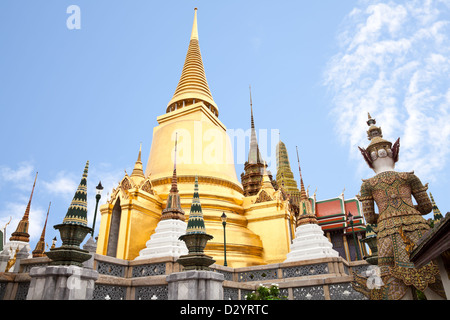 Golden pagoda di Wat Phra Kaew Foto Stock