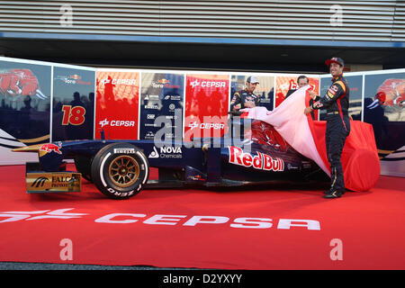 Jean-Eric Vergne, Daniel Ricciardo, la Scuderia Toro Rosso, 04.02.2013. Lancio, Jerez, Spagna. Foto:mspb/ Lukas Gorys Foto Stock