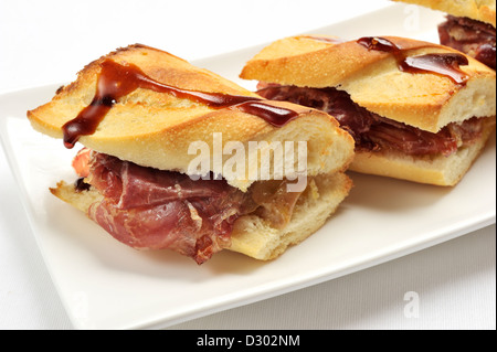 Finger food, montaditos de pernil Foto Stock