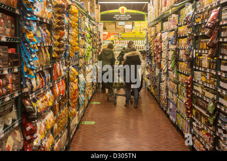 Shopping presso il fairway supermercato sulla Kips Bay quartiere di New York Foto Stock