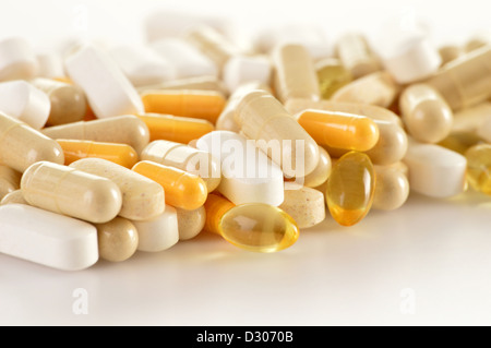 Composizione con supplemento dietetico di capsule. Pillole di farmaco Foto Stock