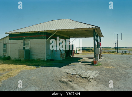 Deserto abbandonata la stazione di gas in California il Mojave Desert Foto Stock