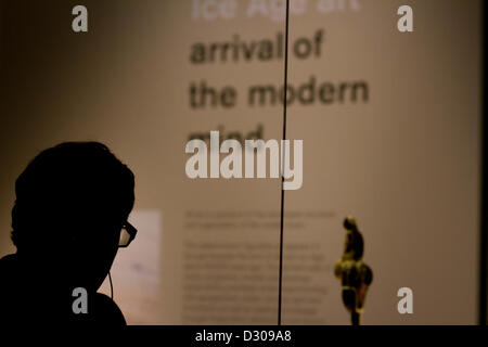 Londra REGNO UNITO .5 febbraio 2013. Ice Age Arte Arrivo della mentalità moderna presso il British Museum è una mostra con le sculture e i pezzi in avorio mammut e corna di renne provenienti da tutta Europa creata risalente all'ultima glaciazione tra 10.000 e 40.000 anni fa. Credito: amer ghazzal / Alamy Live News Foto Stock