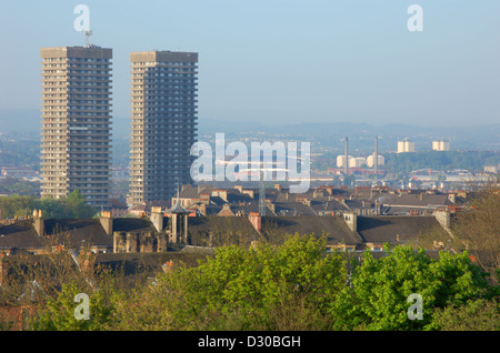 Twin hise luogo blocchi nell'East End di Glasgow, Scozia Foto Stock