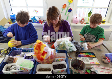 Waren, Germania, madre e bambini quando ritocchi Foto Stock