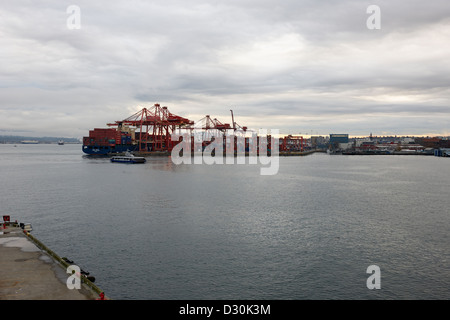 Dp world centerm terminale per container nel porto metro Vancouver BC Canada Foto Stock