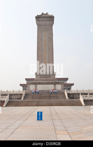 Un monumento al popolo eroi della piazza Tiananmen Pechino CINA Foto Stock