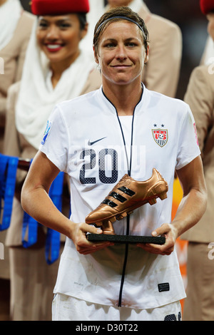 Abby Wambach degli Stati Uniti detiene il suo adidas Golden Boot award dopo gli Stati Uniti è stato sconfitto dal Giappone nella finale di Coppa del mondo. Foto Stock